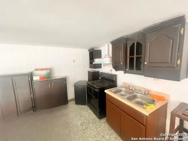 $850 | 1817 1/2 Lincoln Street, Laredo, TX 78040