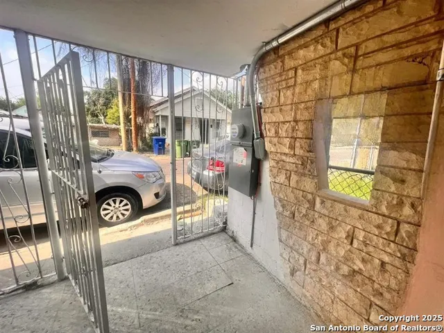 $850 | 1817 1/2 Lincoln Street, Laredo, TX 78040