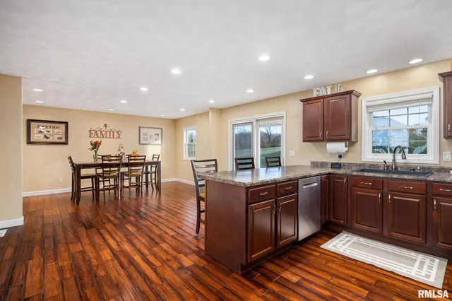 $565,000 | 15945 Gresham Road, Mackinaw, IL 61755