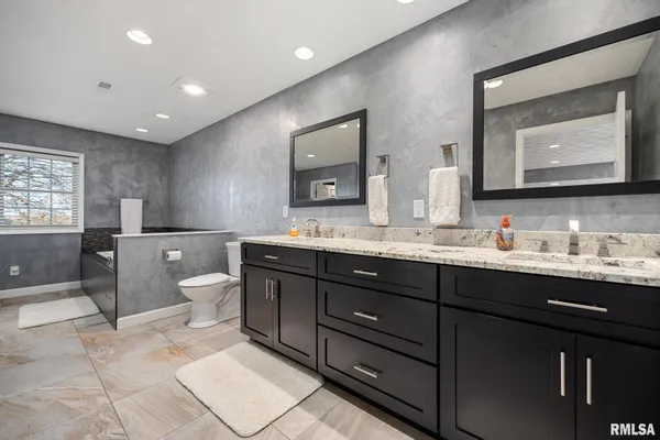 $549,900 | 15945 Gresham Road, Mackinaw, IL 61755