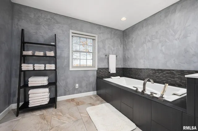 $565,000 | 15945 Gresham Road, Mackinaw, IL 61755