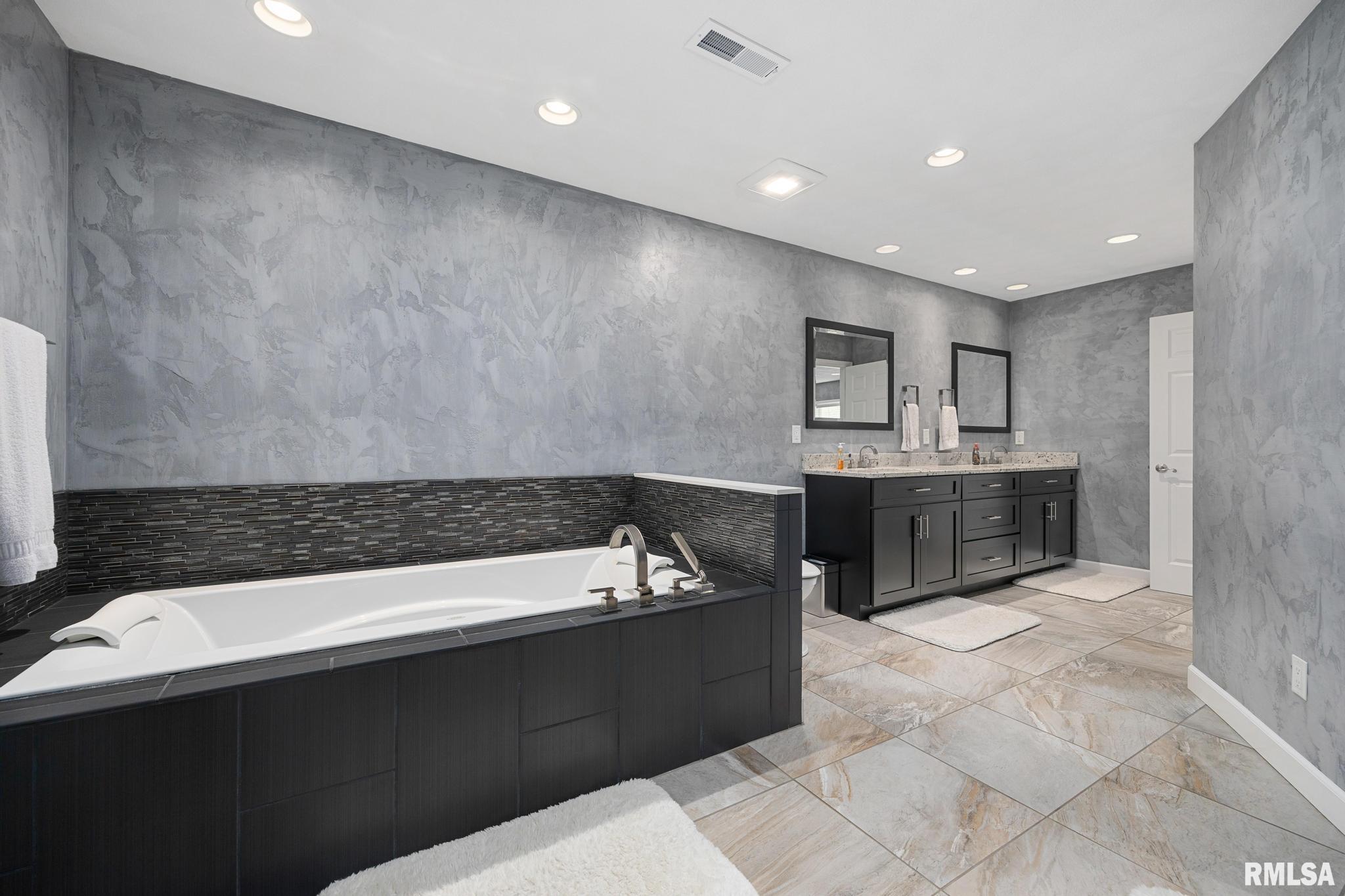 15945 Gresham Road Mackinaw, IL 61755 - Photo 23 of 54