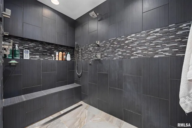 $565,000 | 15945 Gresham Road, Mackinaw, IL 61755