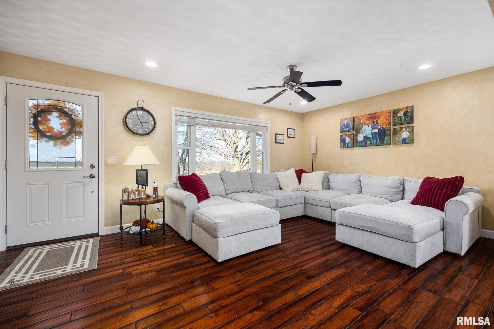 15945 Gresham Road Mackinaw, IL 61755 - Photo 6 of 54