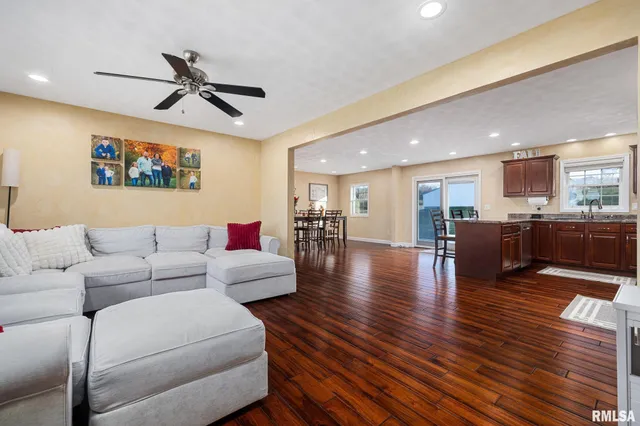 $565,000 | 15945 Gresham Road, Mackinaw, IL 61755