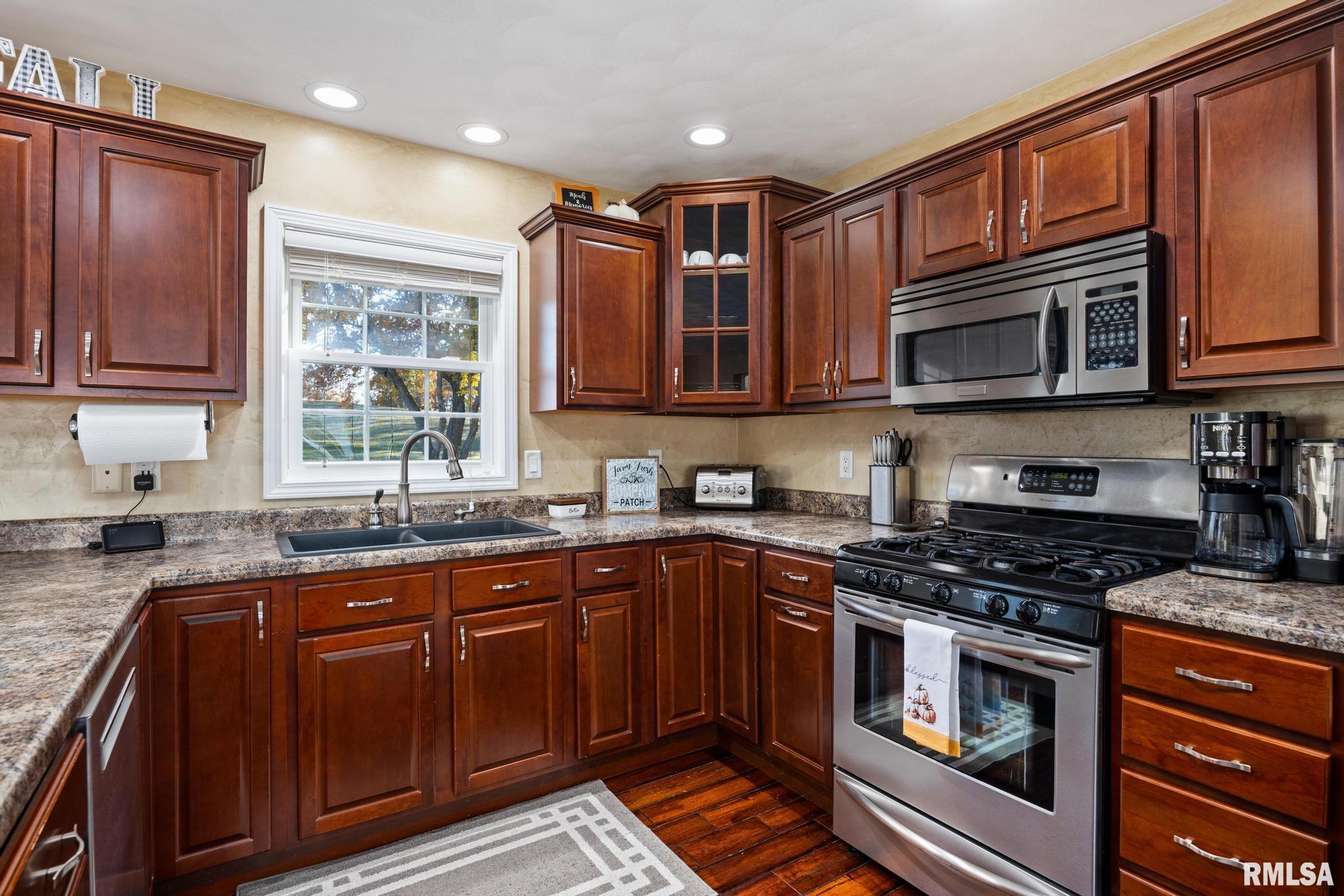 15945 Gresham Road Mackinaw, IL 61755 - Photo 10 of 54