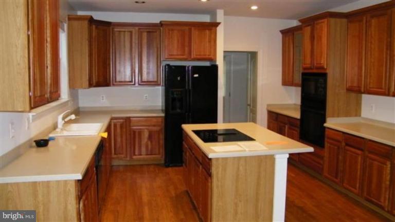 11545 Summit Ridge Court Manassas, VA 20112 - Photo 3 of 10 Kitchen