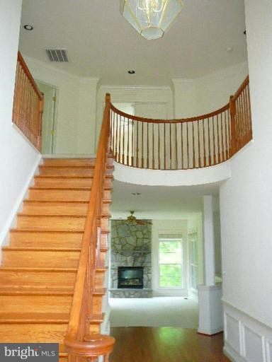 11545 Summit Ridge Court Manassas, VA 20112 - Photo 4 of 10 Entrance / Foyer