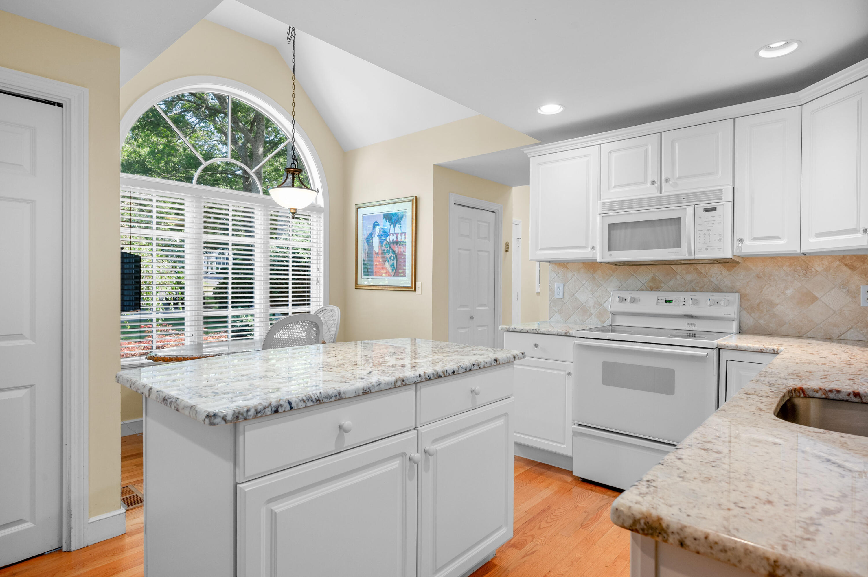 67 Crestview Circle Centerville, MA 02601 - Photo 12 of 43 IMG_0772