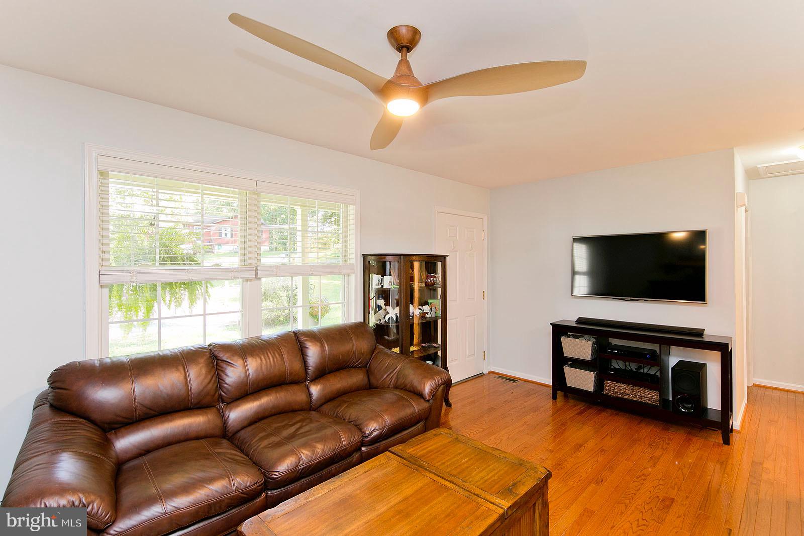 37 Beech Road Front Royal, VA 22630 - Photo 10 of 26 Living Room