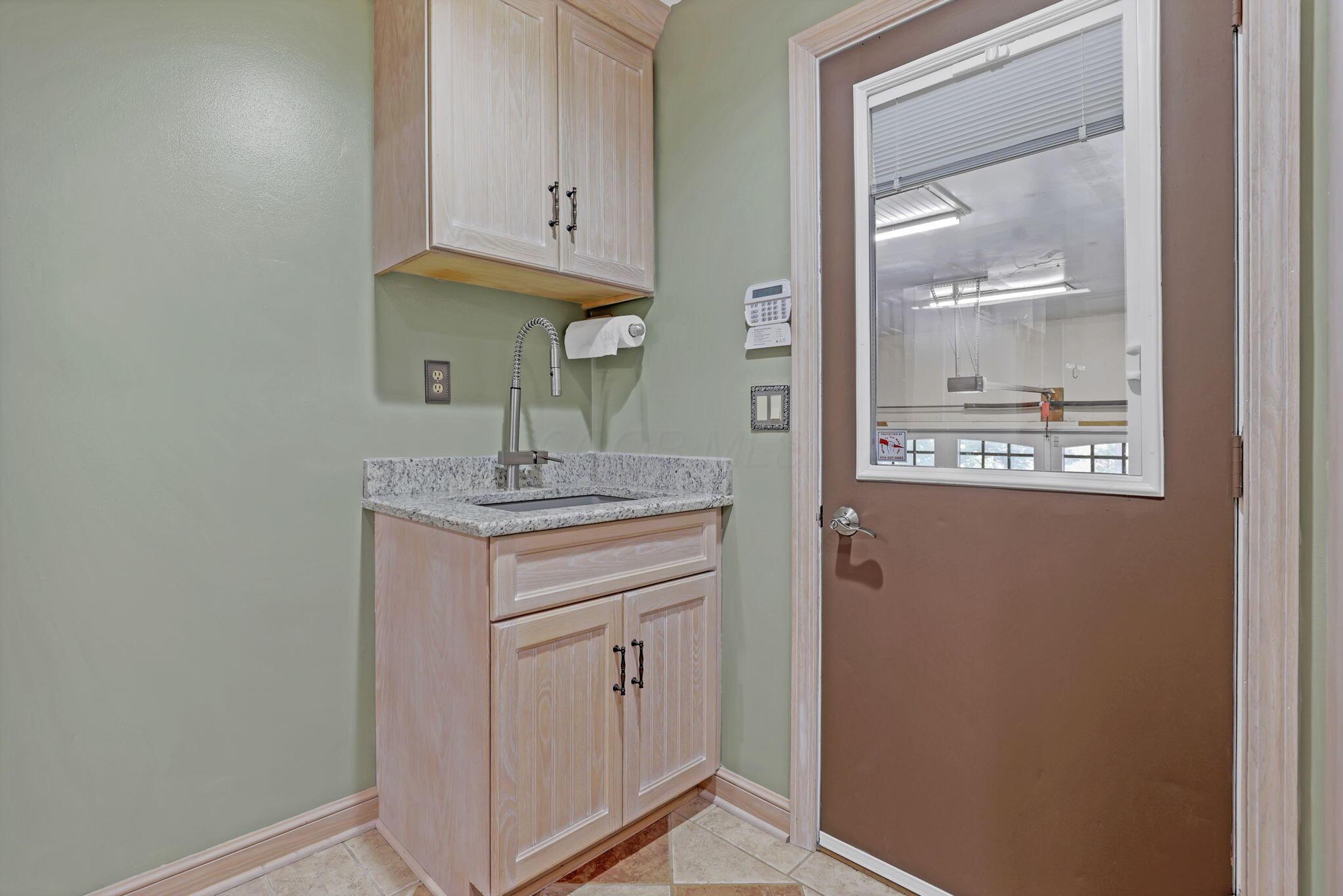 10485 Shipley Road Johnstown, OH 43031 - Photo 41 of 127 1st Floor Laundry