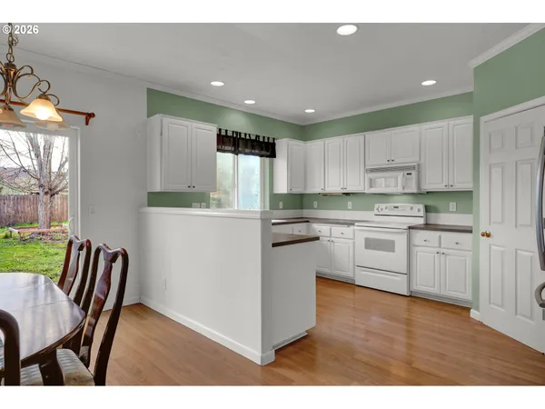 $569,000 | 3886 Aerial Way, Eugene, OR 97402