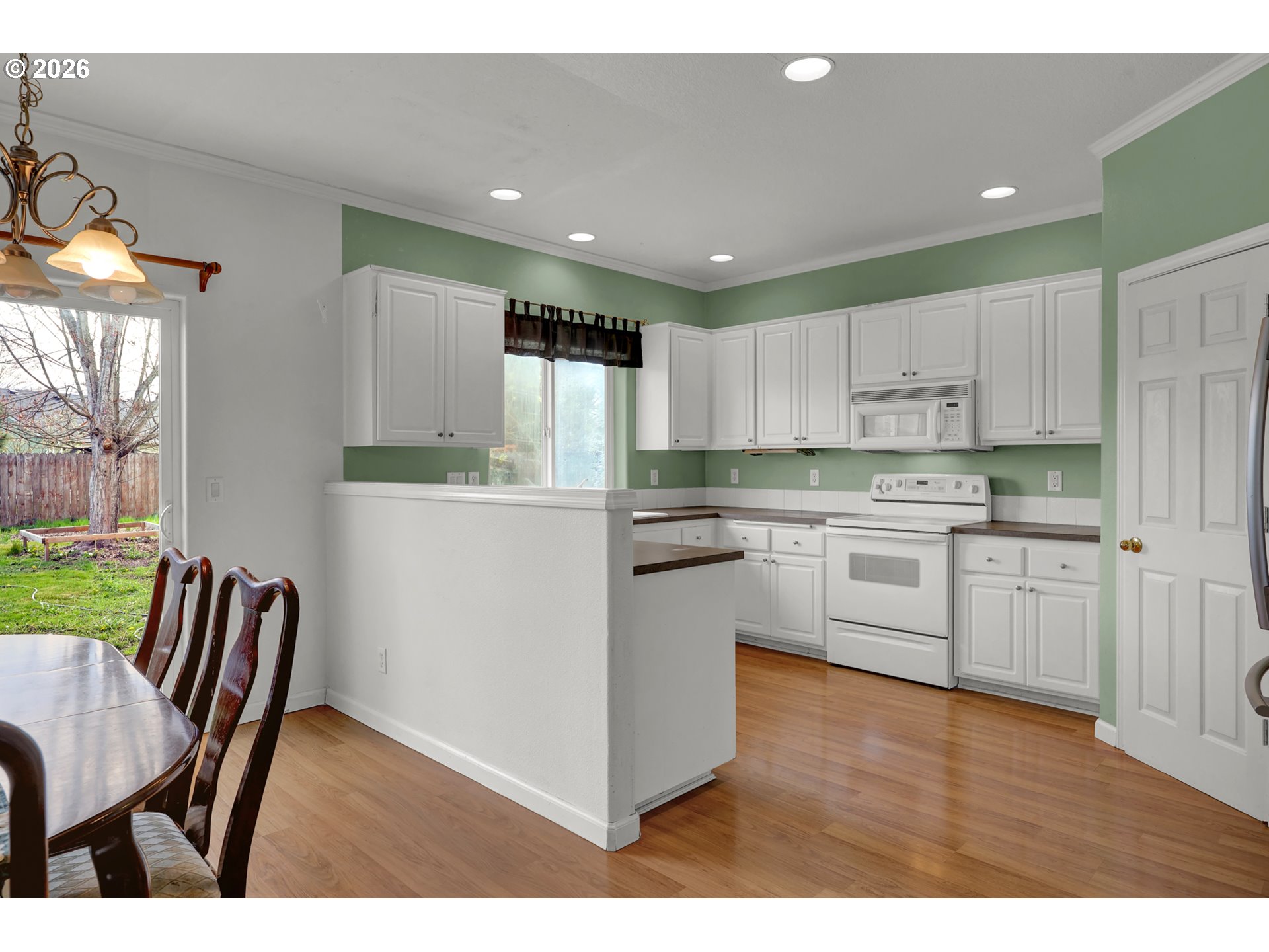 3886 Aerial Way Eugene, OR 97402 - Photo 14 of 45