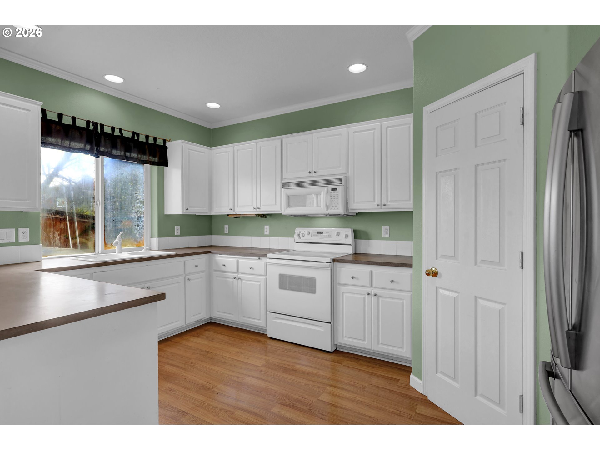 3886 Aerial Way Eugene, OR 97402 - Photo 15 of 45