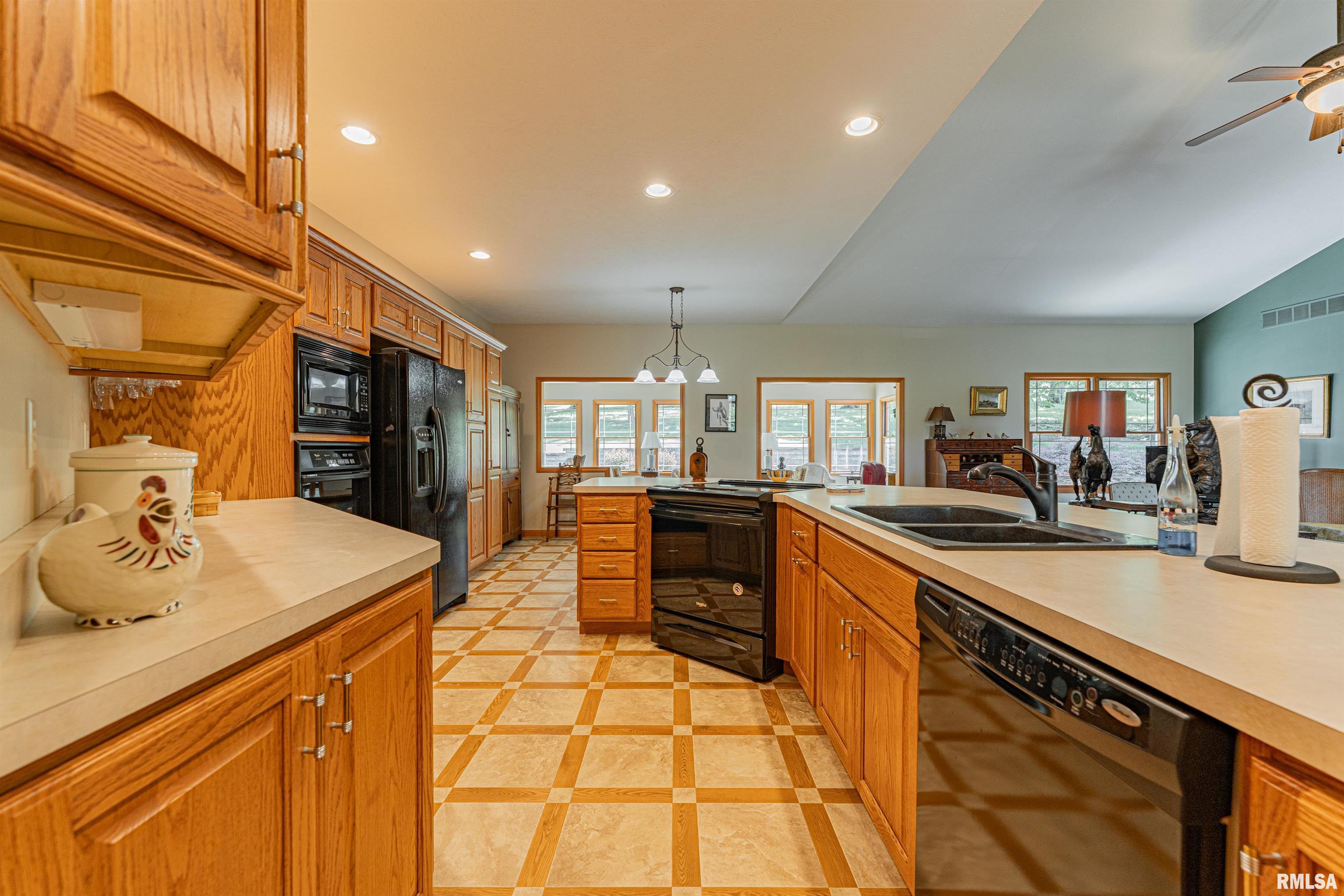 2 Edwards Trace Elkhart, IL 62634 - Photo 11 of 36