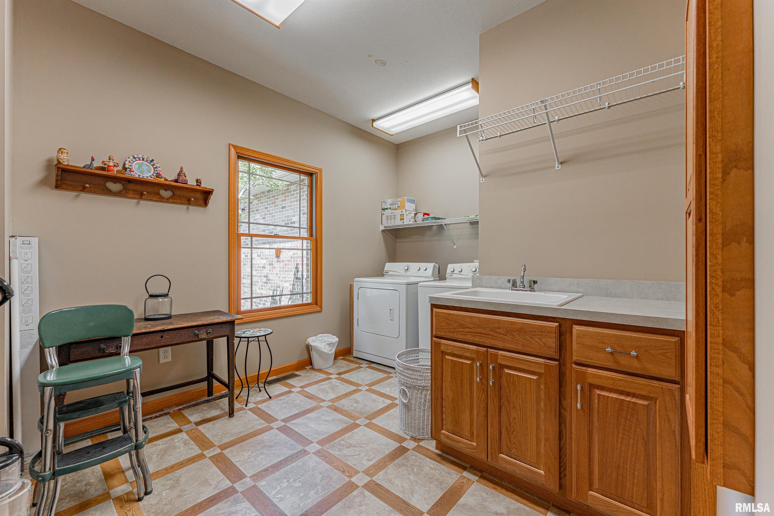 2 Edwards Trace Elkhart, IL 62634 - Photo 15 of 36
