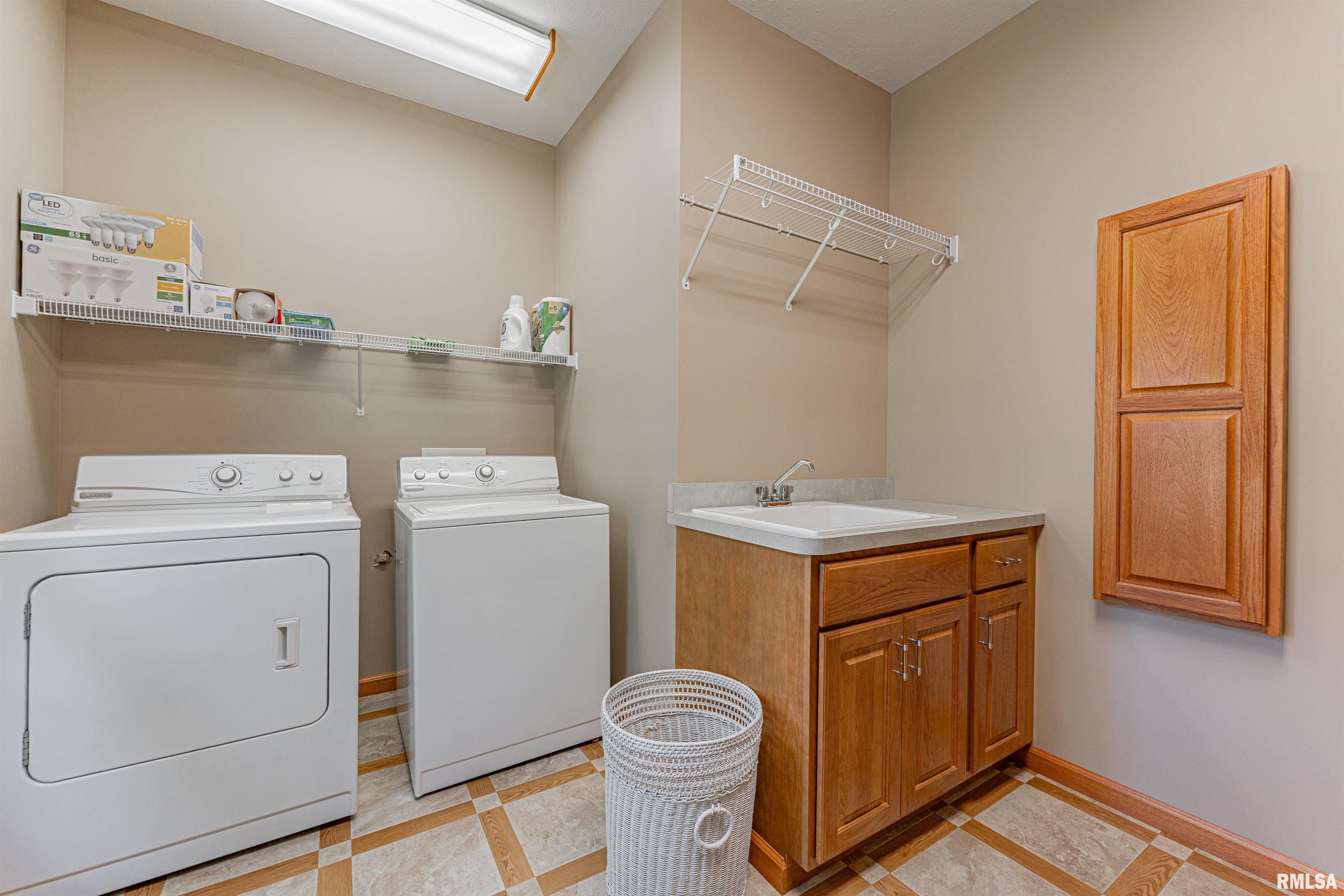 2 Edwards Trace Elkhart, IL 62634 - Photo 16 of 36
