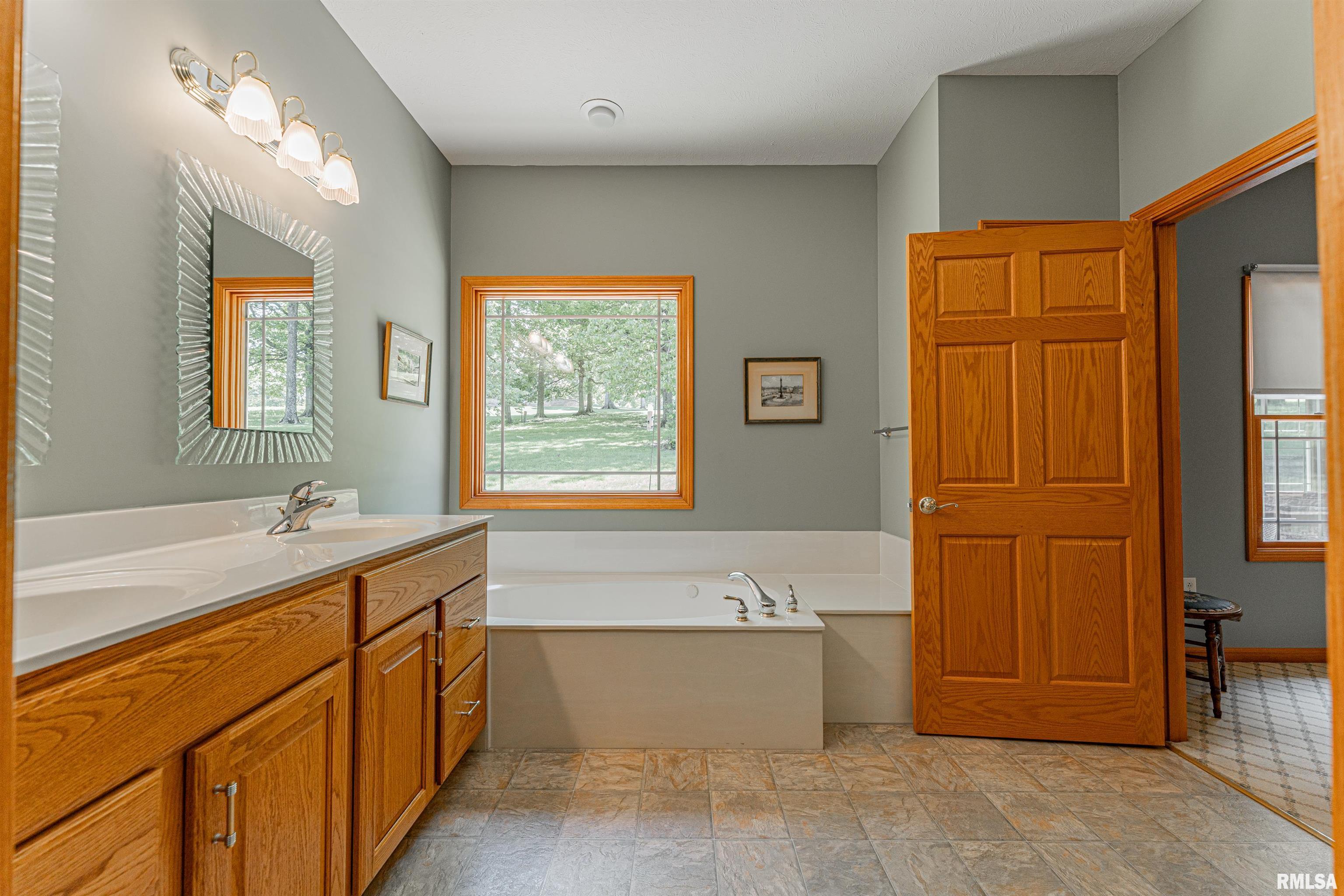 2 Edwards Trace Elkhart, IL 62634 - Photo 21 of 36