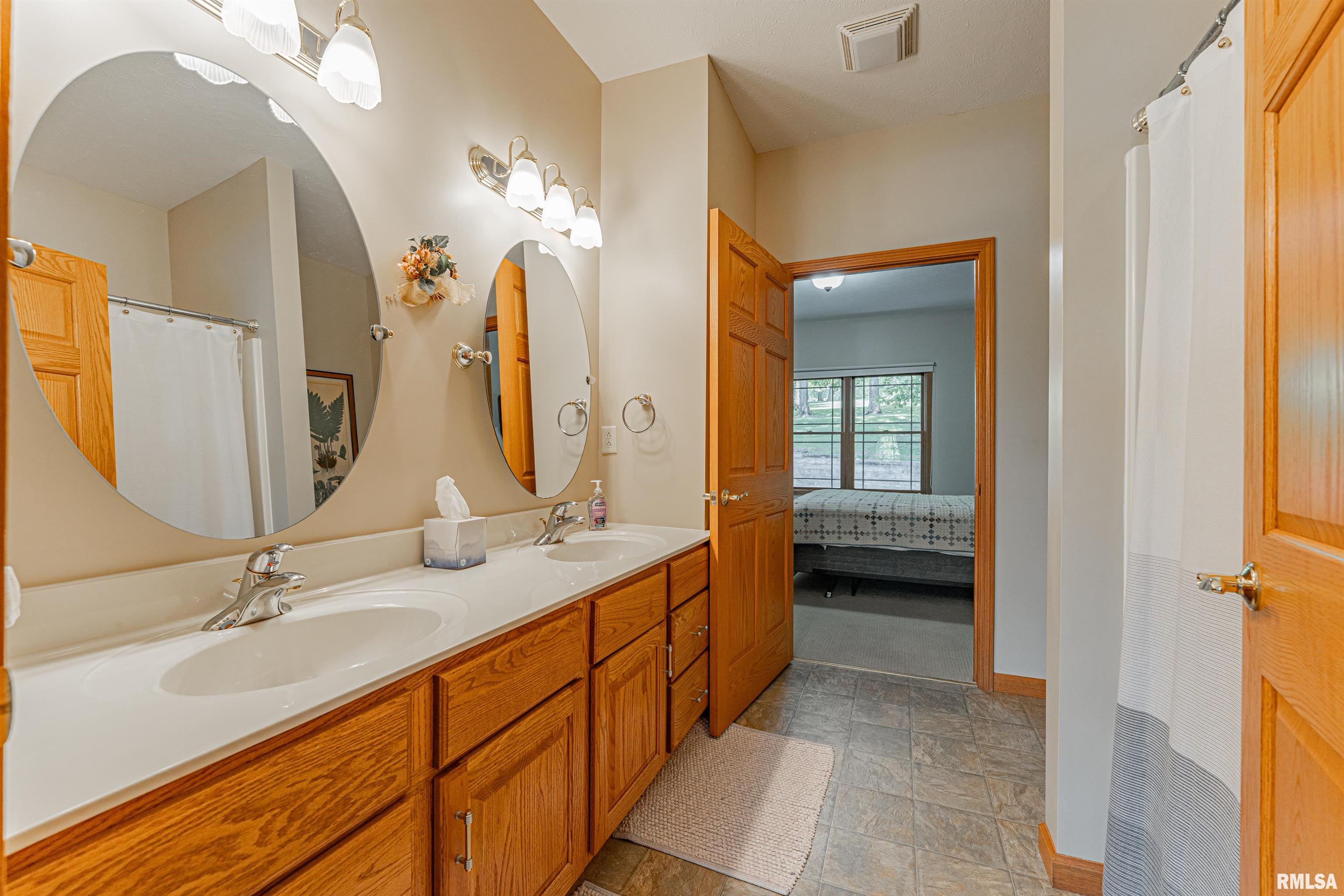2 Edwards Trace Elkhart, IL 62634 - Photo 24 of 36