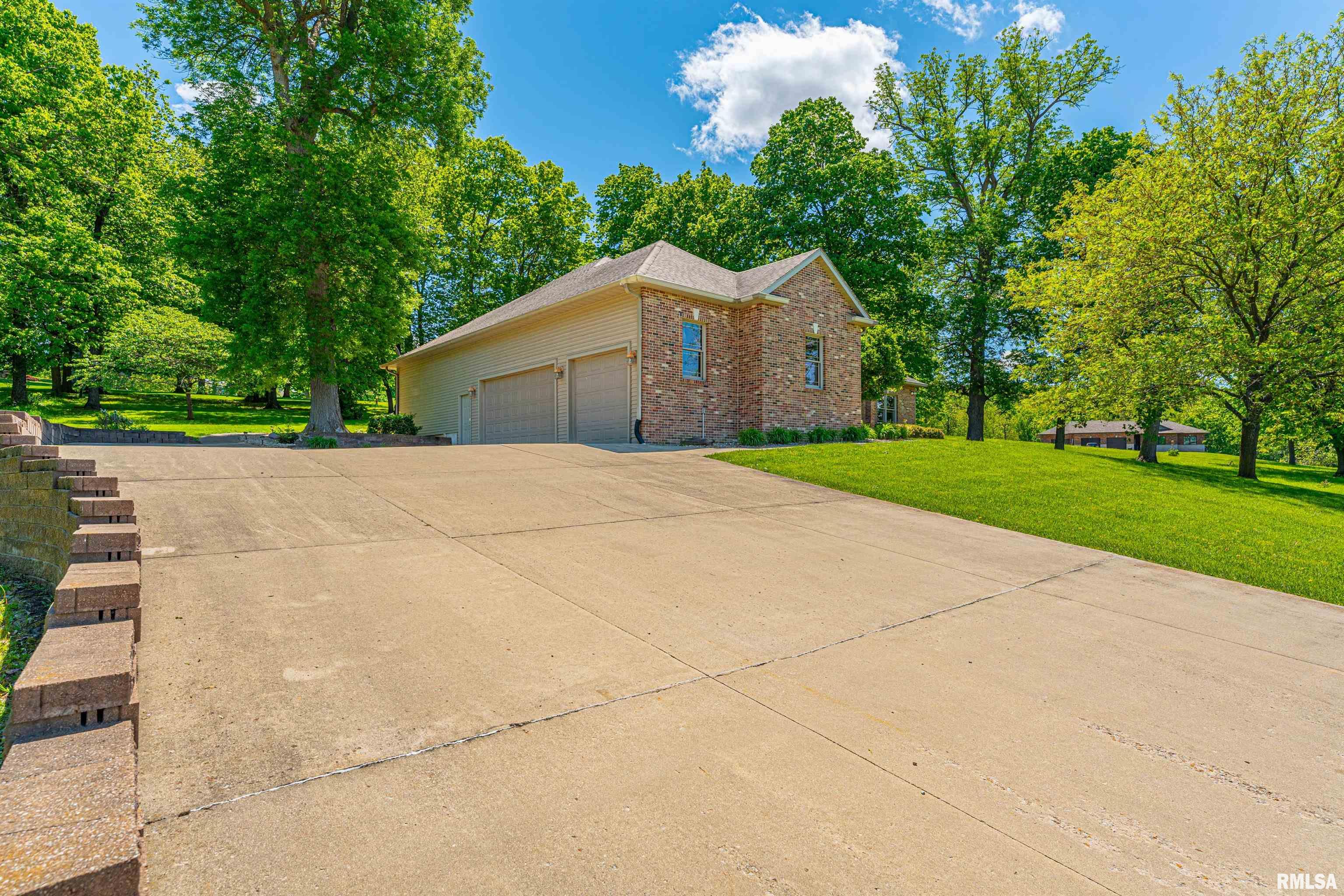 2 Edwards Trace Elkhart, IL 62634 - Photo 34 of 36