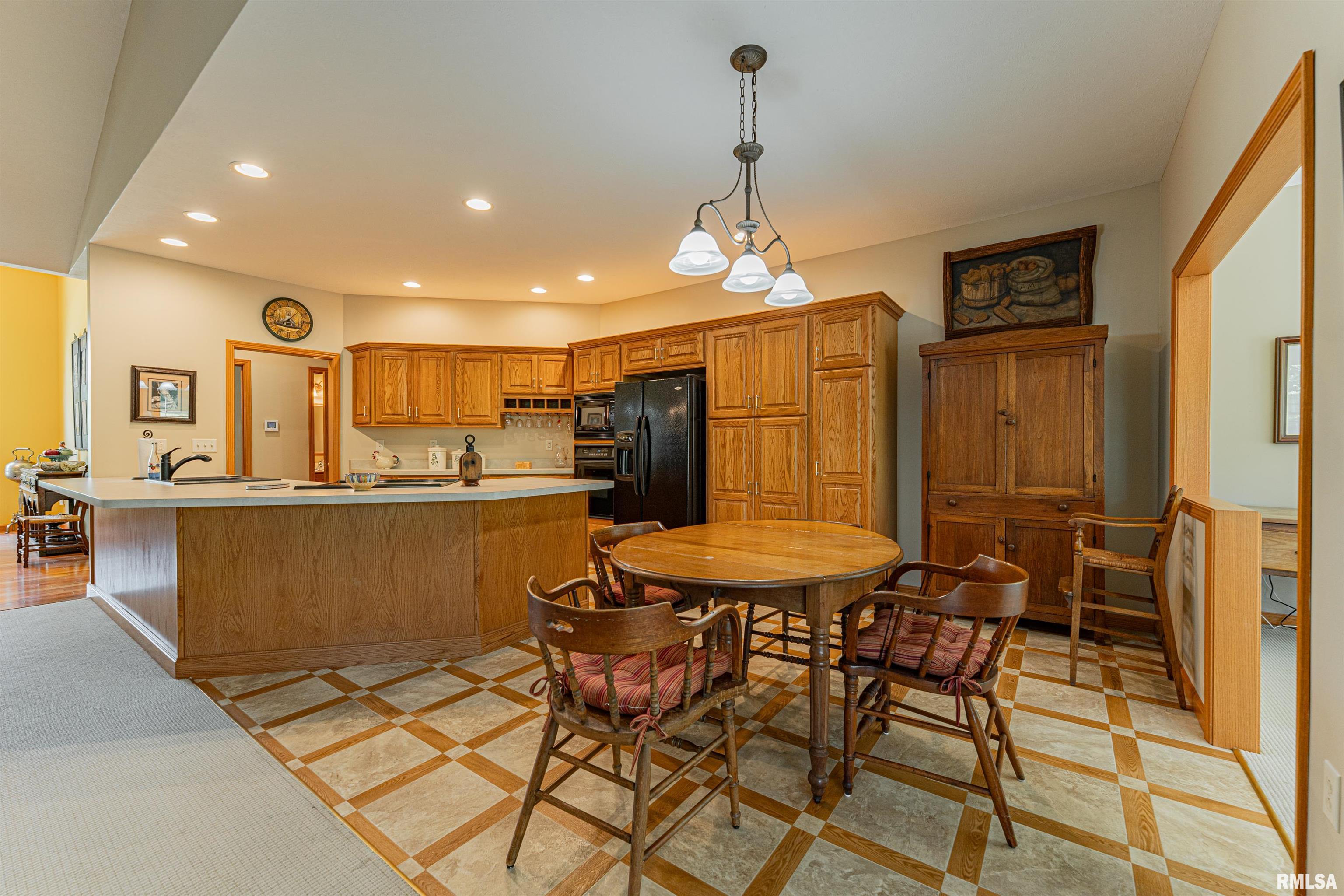 2 Edwards Trace Elkhart, IL 62634 - Photo 9 of 36