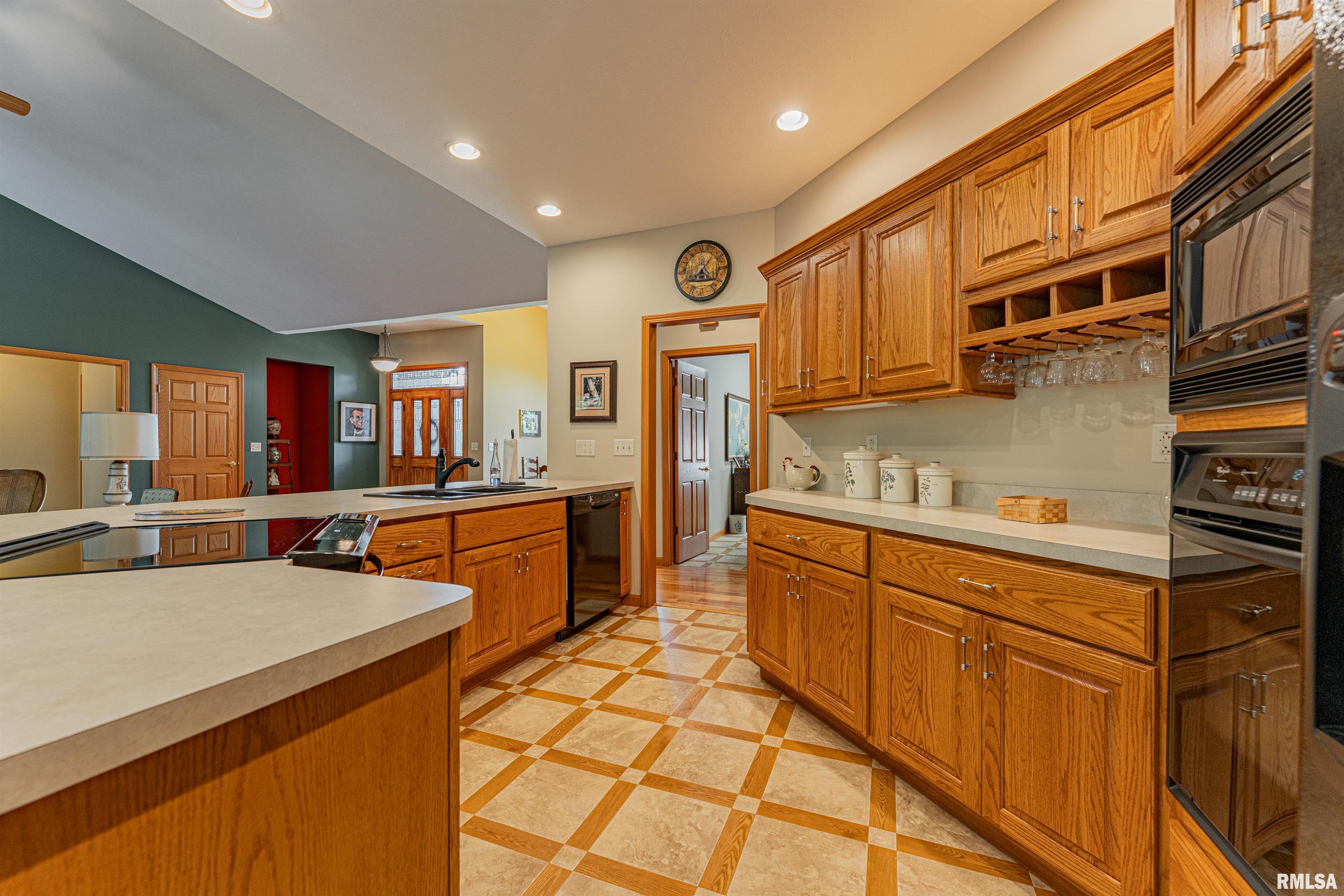 2 Edwards Trace Elkhart, IL 62634 - Photo 10 of 36