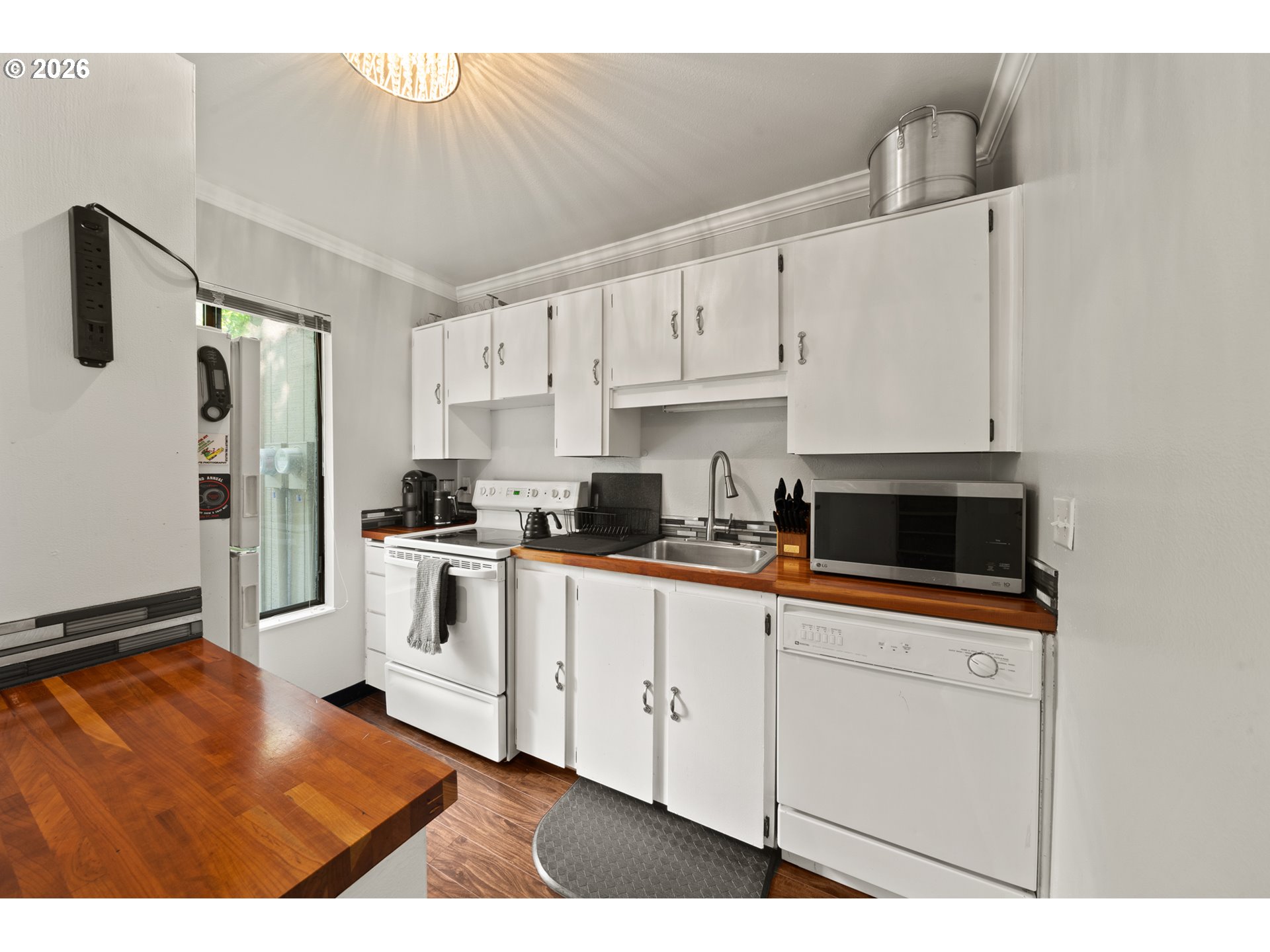 7736 Southwest Barnes Road, Unit B Portland, OR 97225 - Photo 13 of 26 Gallery Image 13
