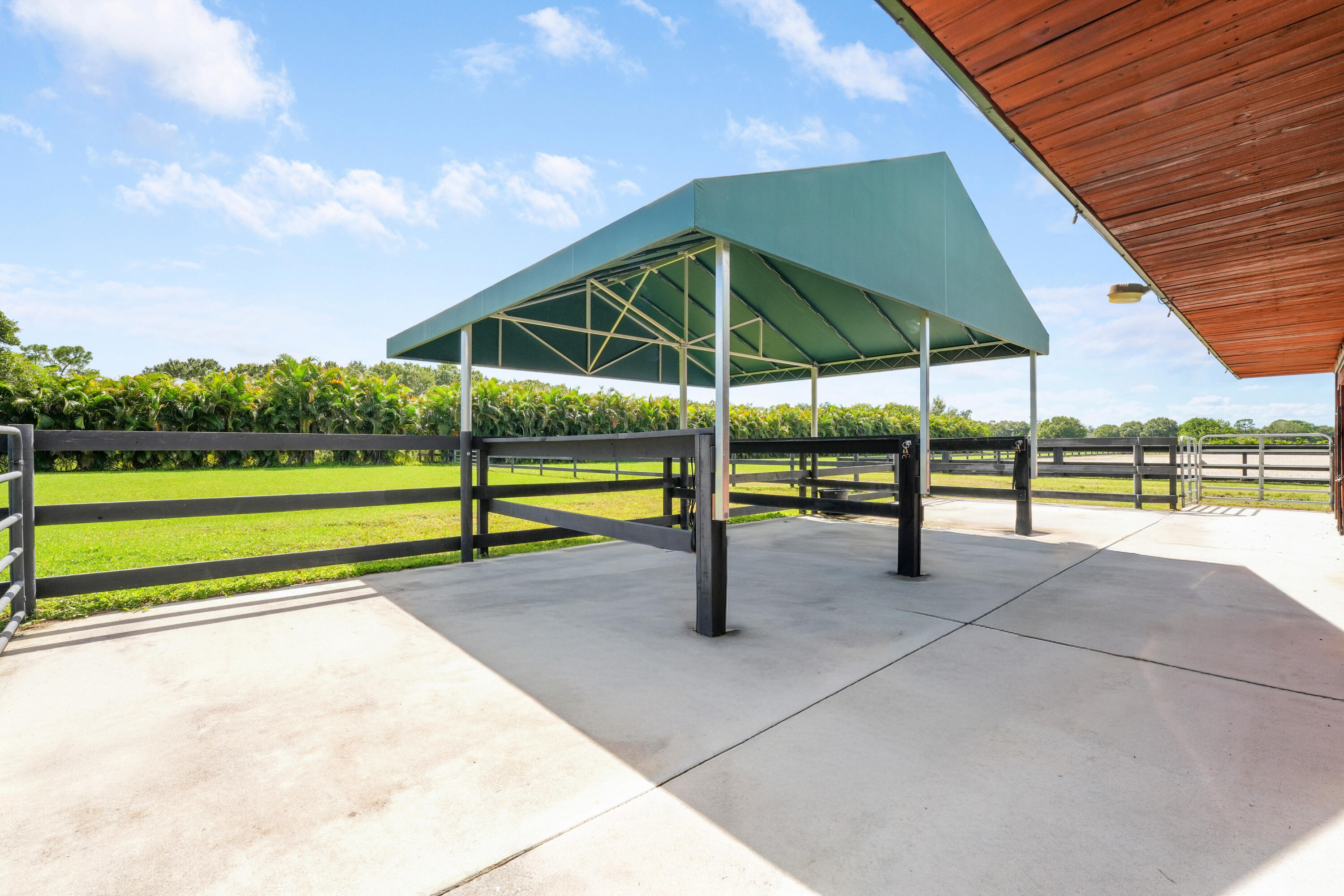 401 Campbell Road Fort Pierce, FL 34945 - Photo 34 of 40 Wash Stalls