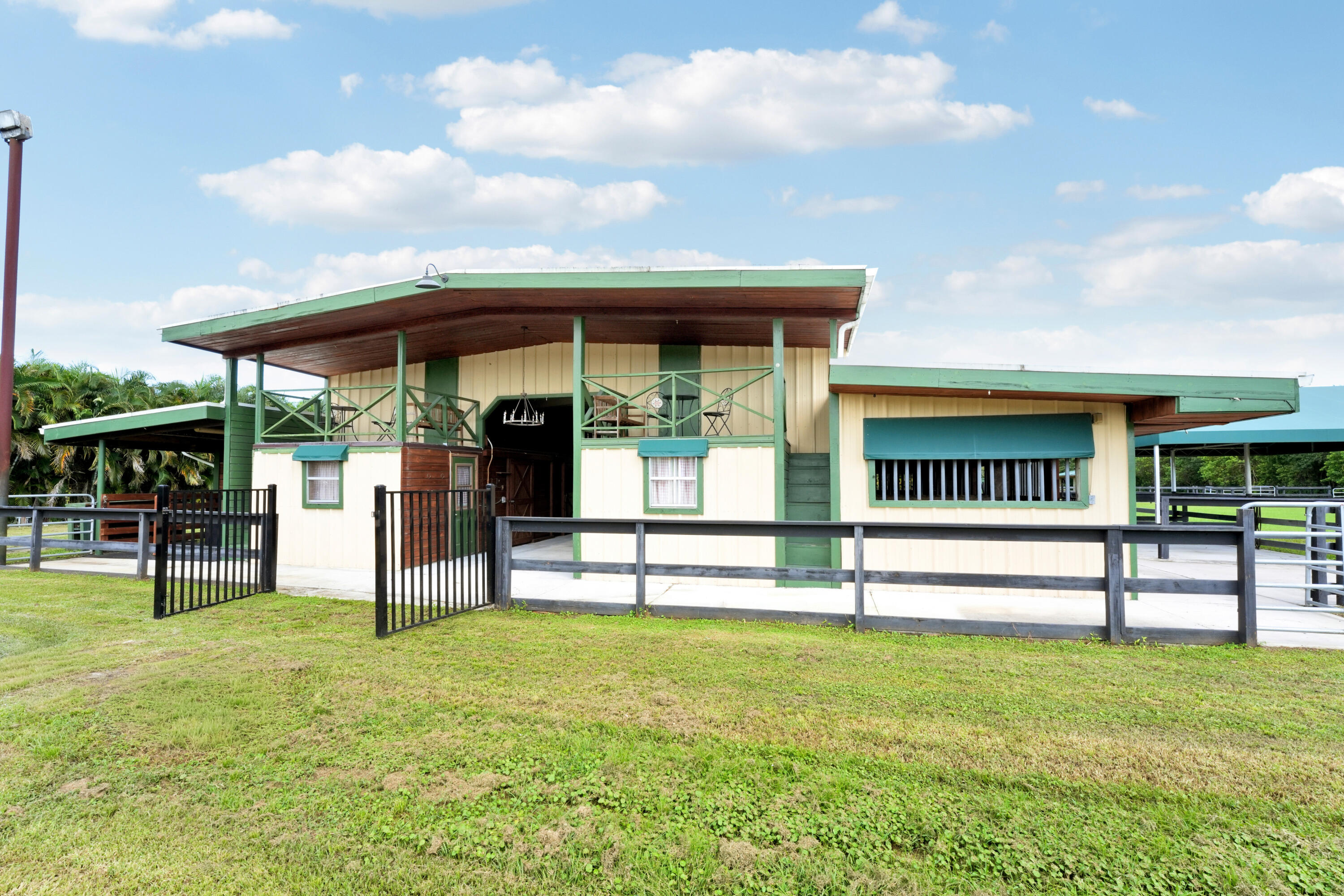 401 Campbell Road Fort Pierce, FL 34945 - Photo 35 of 40 Barn