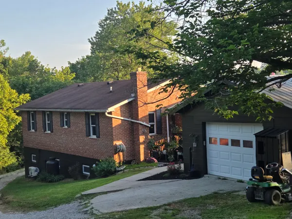 $350,000 | 16059 Pfanstiehl Road, De Mossville, KY 41033