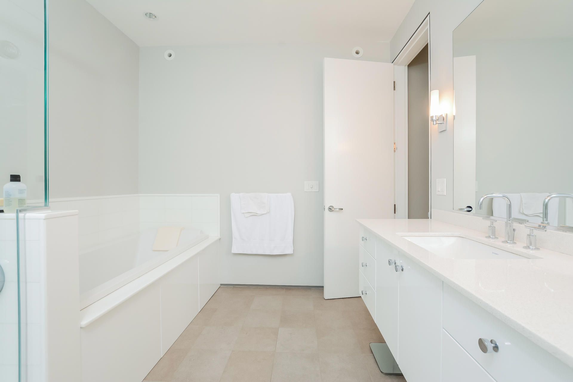 37 The Hunt Circle Mashpee, MA 02649 - Photo 23 of 73 a bathroom with a bathtub and a sink