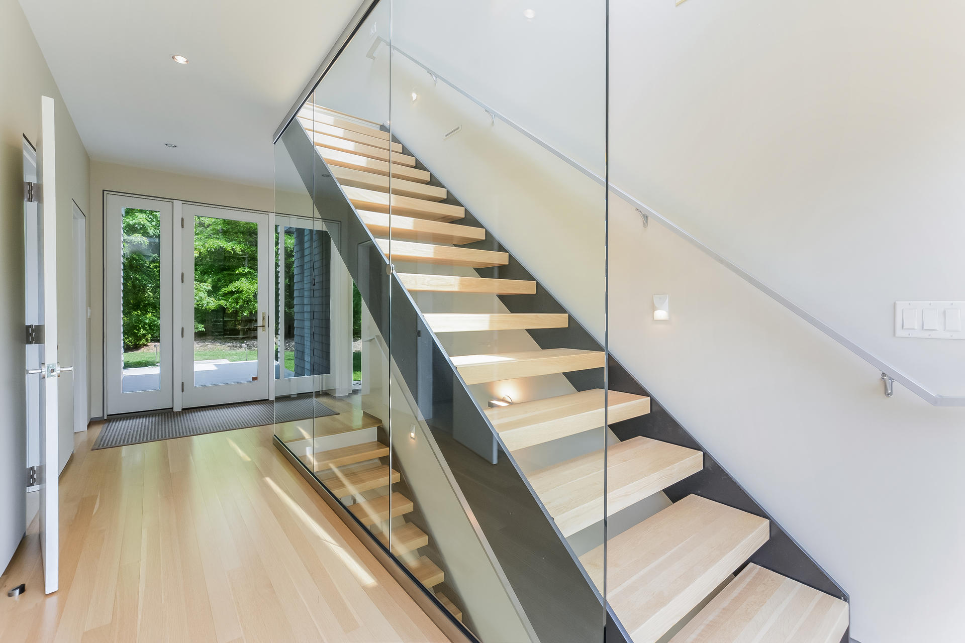 37 The Hunt Circle Mashpee, MA 02649 - Photo 28 of 73 003-photo-foyer-9320474