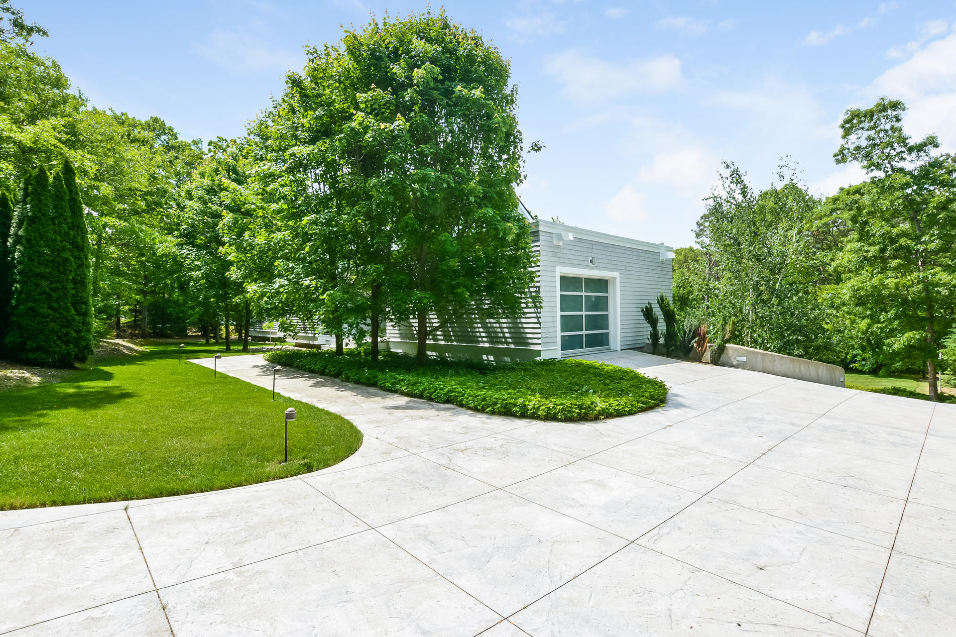 37 The Hunt Circle Mashpee, MA 02649 - Photo 4 of 73 a view of a house with a garden