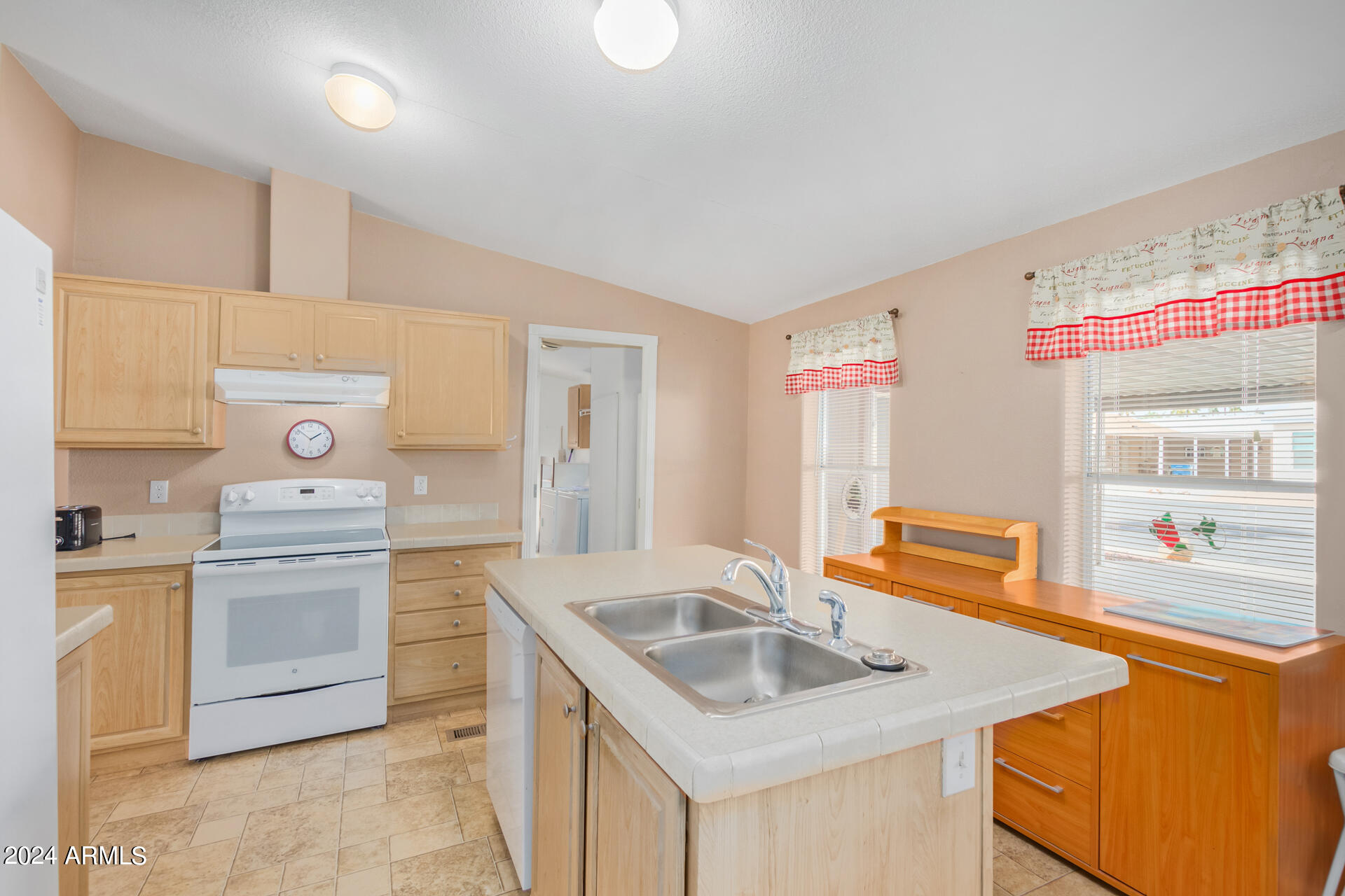 3700 South Tomahawk Road, Unit 75 Apache Junction, AZ 85119 - Photo 15 of 26 15 - Tomahawk