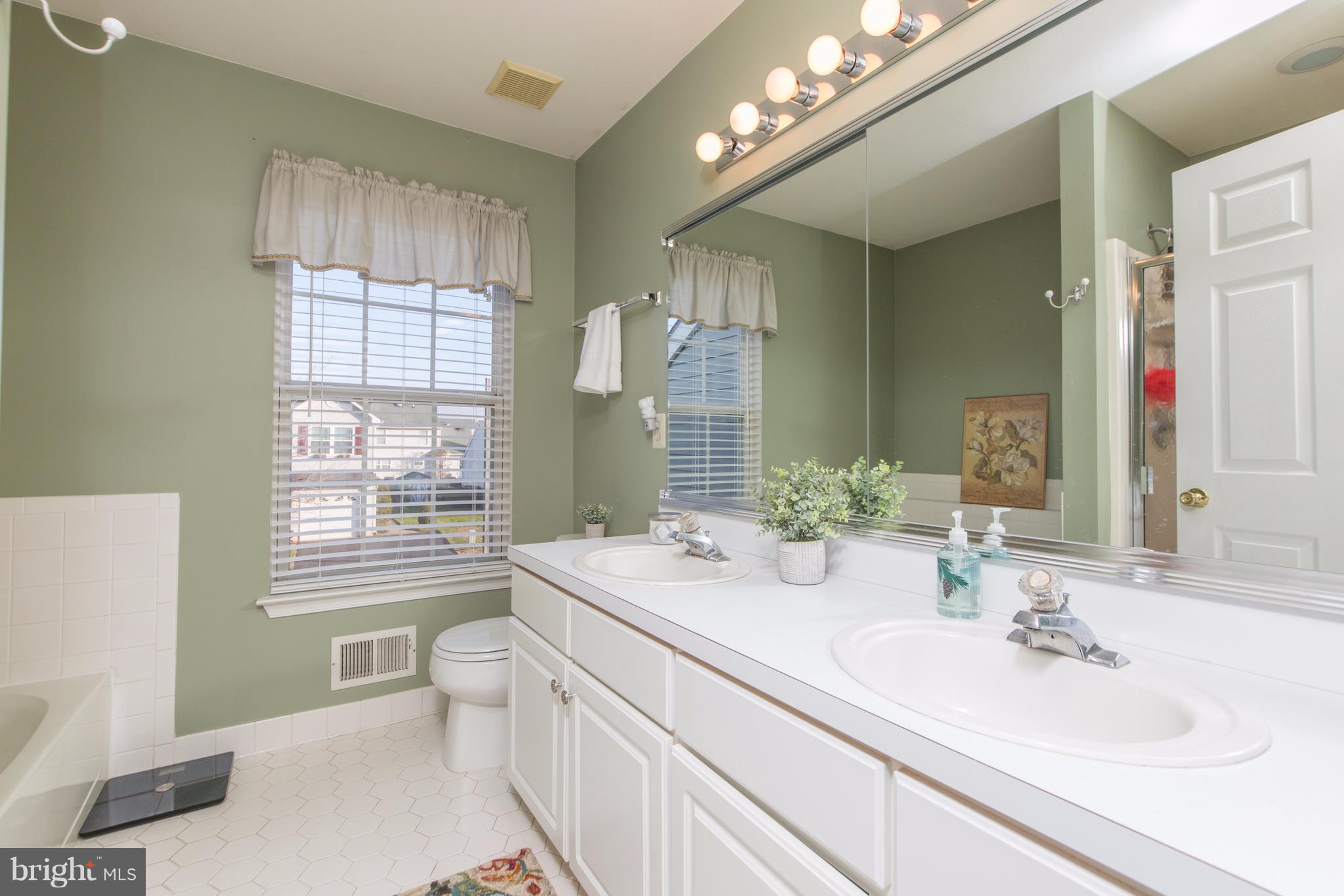 68 Kristopher Drive Hamilton, NJ 08620 - Photo 27 of 40 Master bath