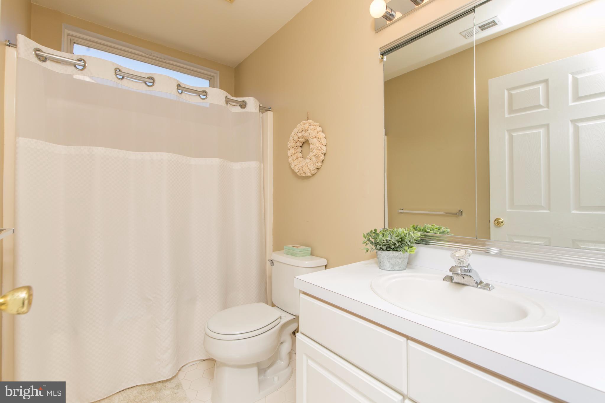 68 Kristopher Drive Hamilton, NJ 08620 - Photo 30 of 40 Hall bath