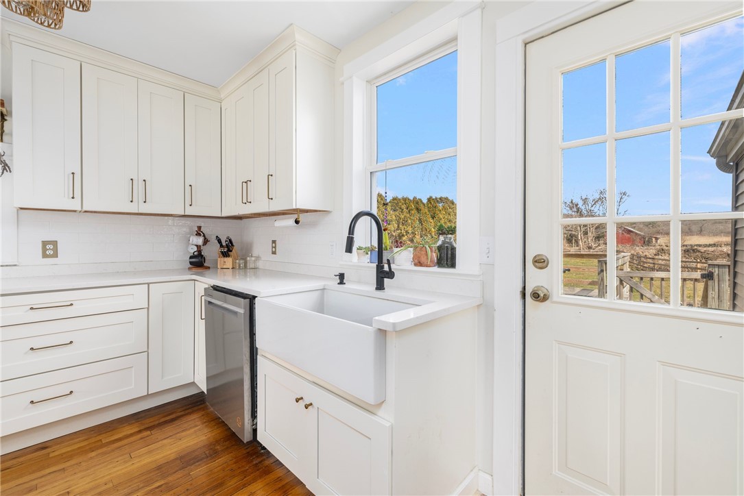 4588 Main Road Tiverton, RI 02878 - Photo 11 of 35 Kitchen