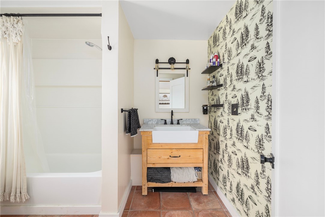 4588 Main Road Tiverton, RI 02878 - Photo 15 of 35 Full Bath