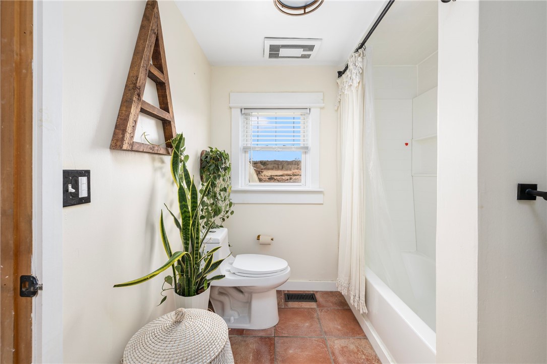 4588 Main Road Tiverton, RI 02878 - Photo 17 of 35 Full Bath