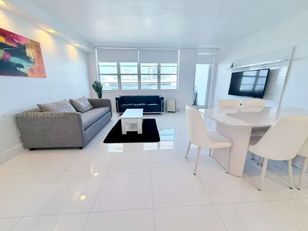 $2,800 | 100 Lincoln Road, Unit 1404, Miami Beach, FL 33139