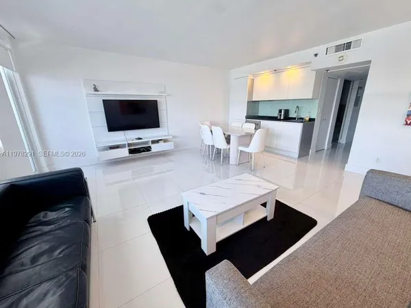 $2,800 | 100 Lincoln Road, Unit 1404, Miami Beach, FL 33139