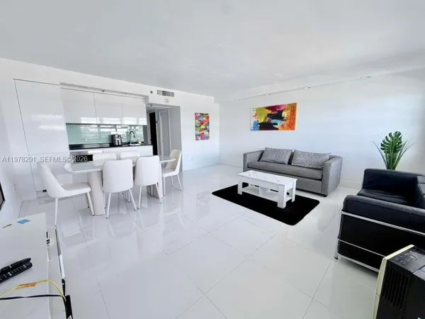 $2,800 | 100 Lincoln Road, Unit 1404, Miami Beach, FL 33139