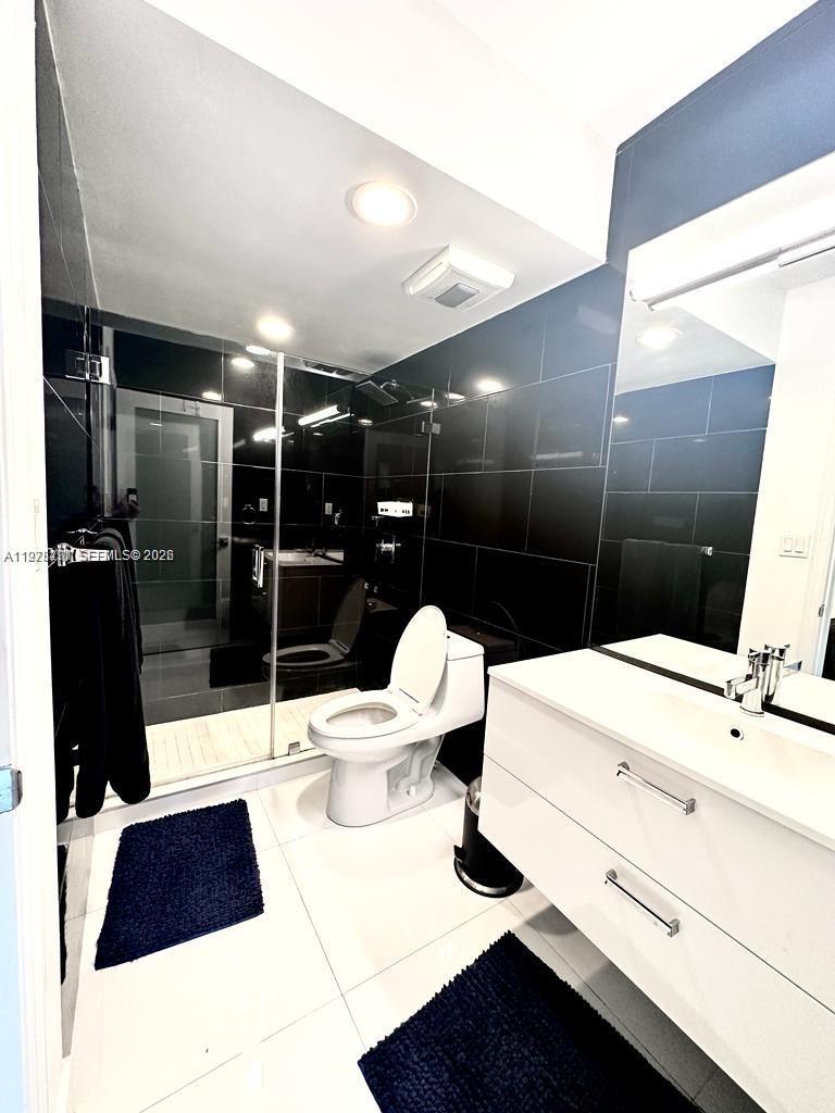 100 Lincoln Road, Unit 1404 Miami Beach, FL 33139 - Photo 10 of 18 a bathroom with a sink a toilet and shower