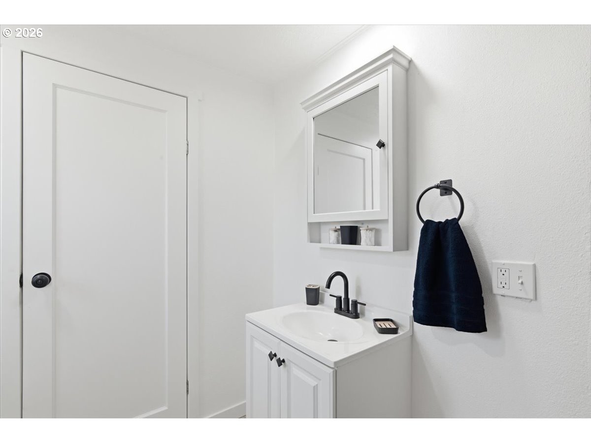 151 Edwards Road South, Unit 69 Monmouth, OR 97361 - Photo 18 of 33 Bathroom