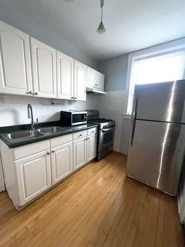 $1,400 | 5852 West Higgins Avenue, Unit 3B, Chicago, IL 60630