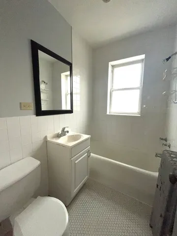 $1,400 | 5852 West Higgins Avenue, Unit 3B, Chicago, IL 60630