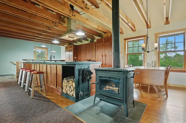 $975,000 | 85 Shrine Road, Isle La Motte, VT 05463