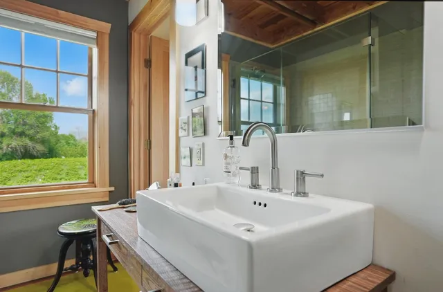 $975,000 | 85 Shrine Road, Isle La Motte, VT 05463