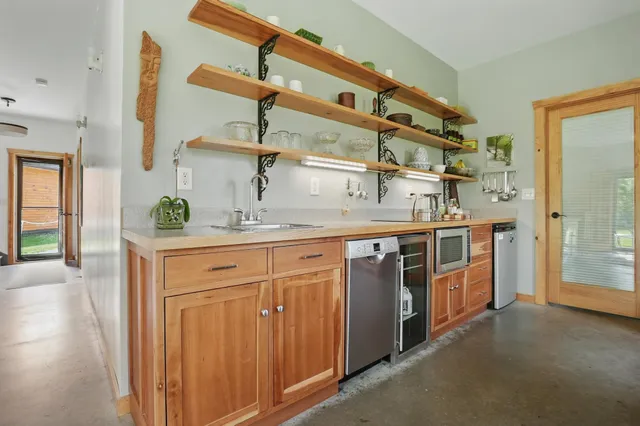 $975,000 | 85 Shrine Road, Isle La Motte, VT 05463