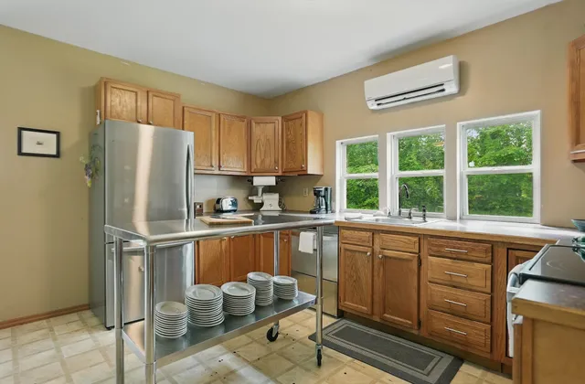 $975,000 | 85 Shrine Road, Isle La Motte, VT 05463